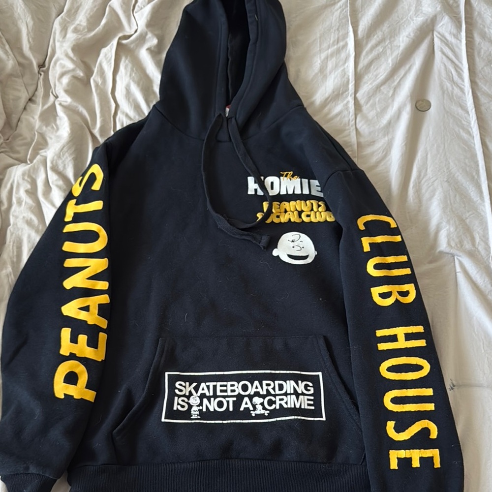 Peanuts Black and Yellow Sweater with Bold Graphics
